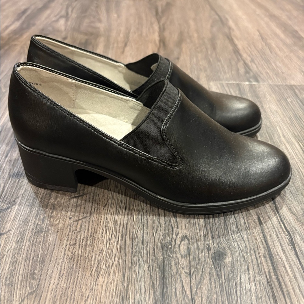 NIB Women’s Loafers